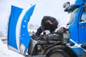 Глобальный сдвиг: Мир уходит в безбумажную логистику, Россия теряет дальнобойщиков из-за кнопочных телефонов